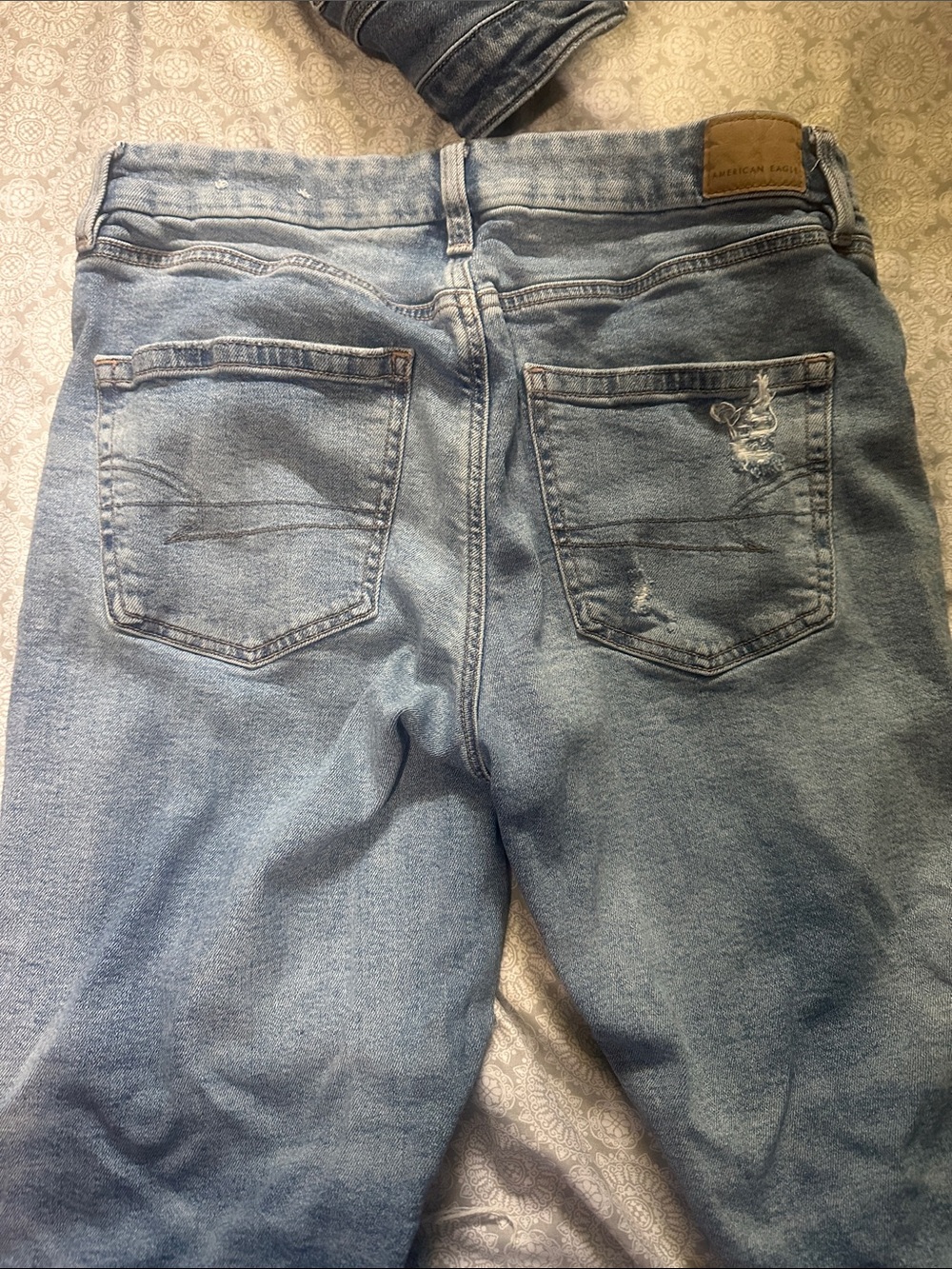 American Eagle Outfitters Light Blue High-Rise Curvy Jeans - Picture 6 of 6